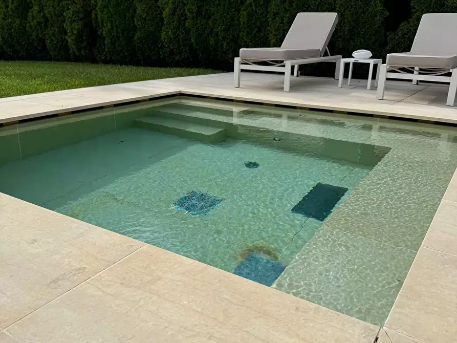 Immagine 12 di Villa in vendita  a Forte Dei Marmi