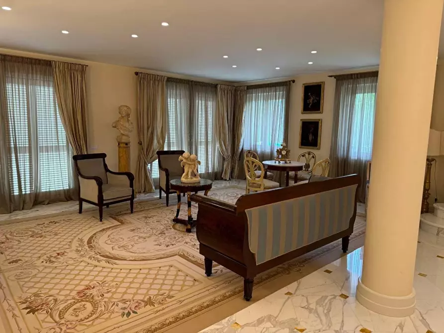 Immagine 28 di Villa in vendita  a Forte Dei Marmi