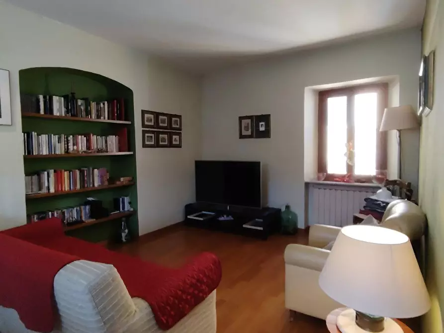 Immagine 2 di Appartamento in vendita  a Carrara