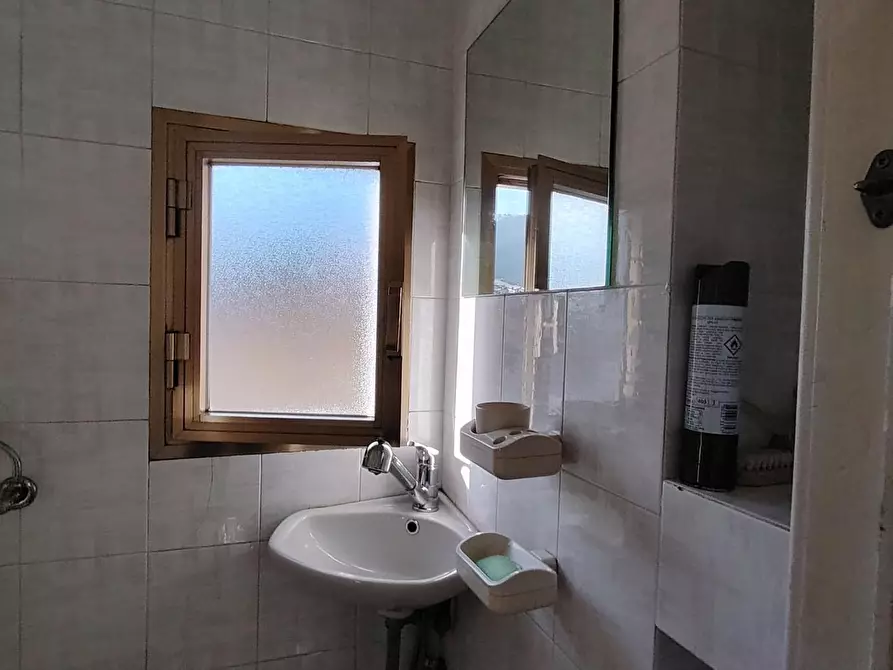 Immagine 11 di Appartamento in vendita  a Carrara