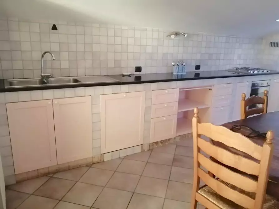 Immagine 2 di Mansarda in vendita  a Carrara