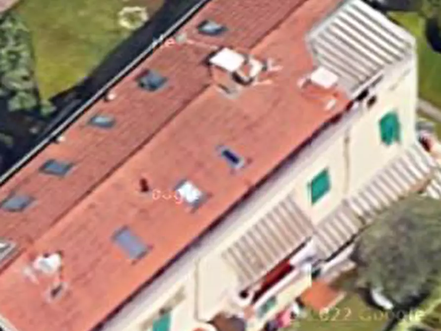 Immagine 11 di Mansarda in vendita  a Carrara