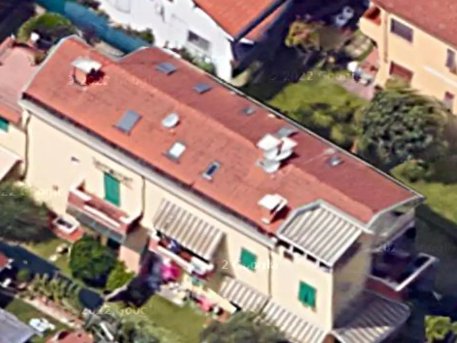 Immagine 12 di Mansarda in vendita  a Carrara