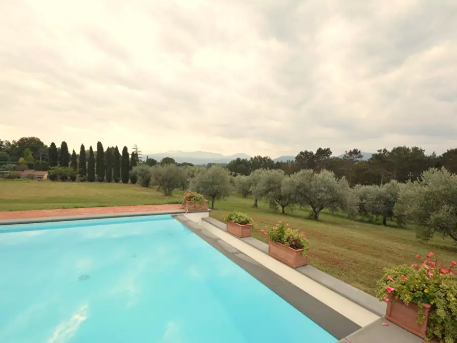 Immagine 41 di Villa in vendita  a Lucca