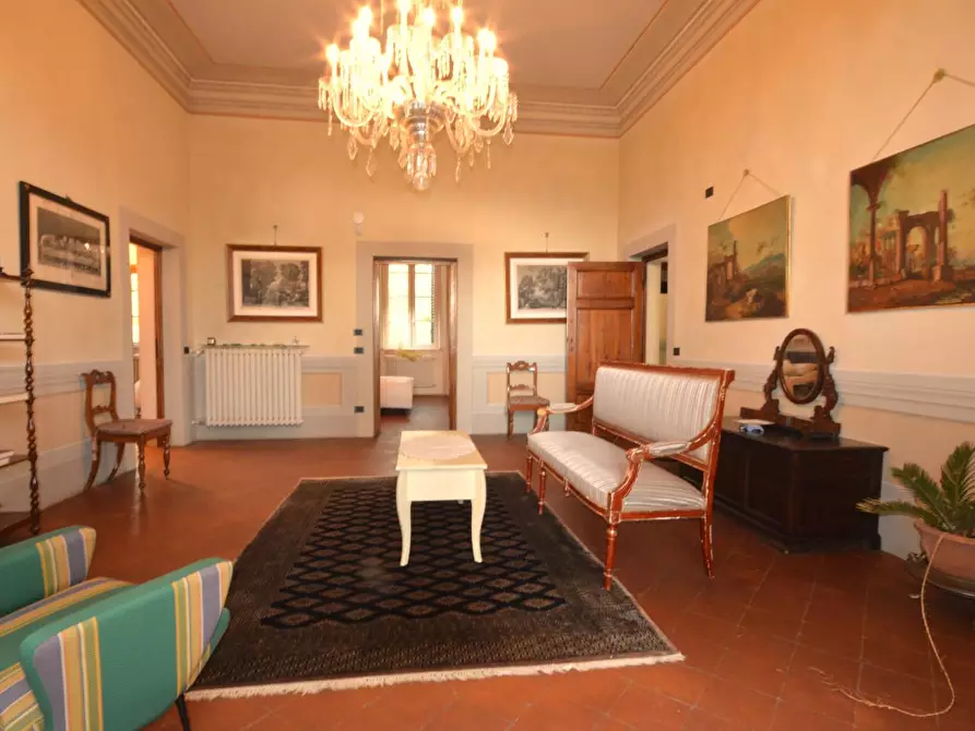 Immagine 13 di Villa in vendita  a Lucca