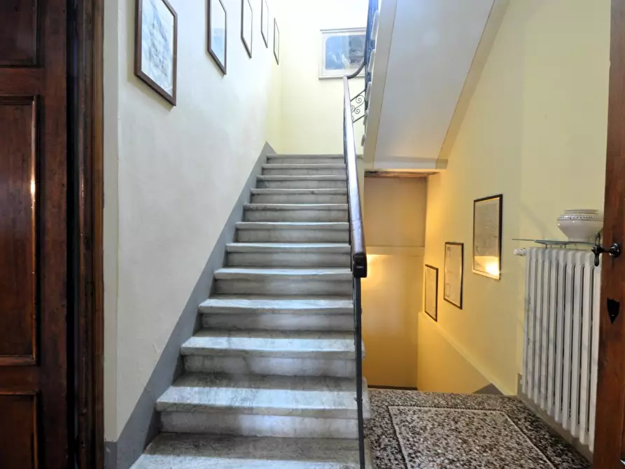 Immagine 11 di Villa in vendita  a Lucca