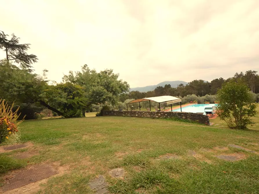 Immagine 38 di Villa in vendita  a Lucca