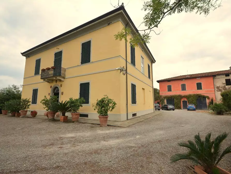 Immagine 49 di Villa in vendita  a Lucca