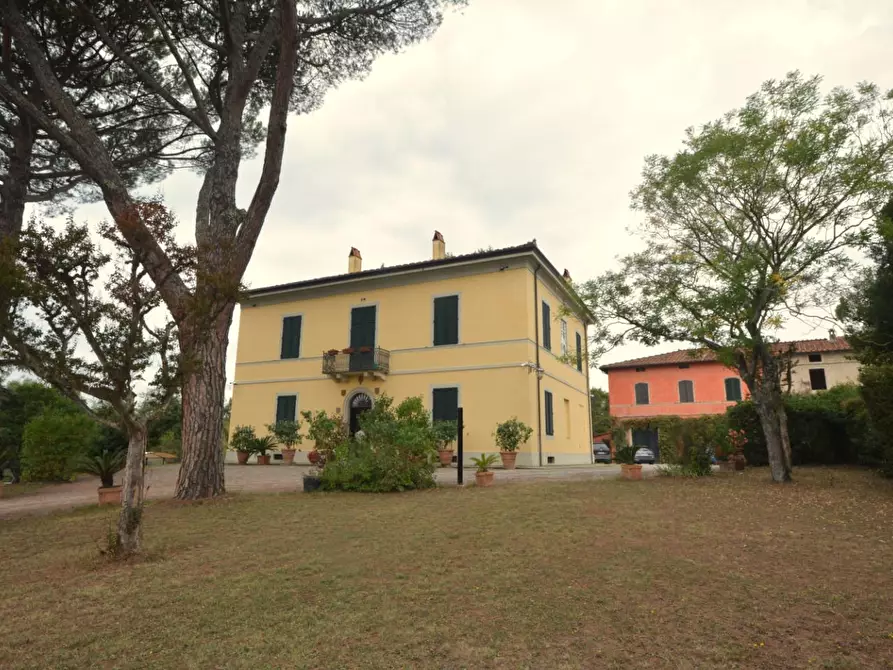 Immagine 48 di Villa in vendita  a Lucca