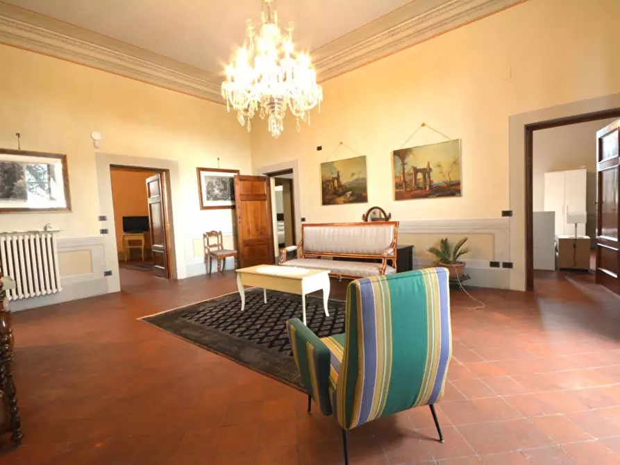 Immagine 12 di Villa in vendita  a Lucca