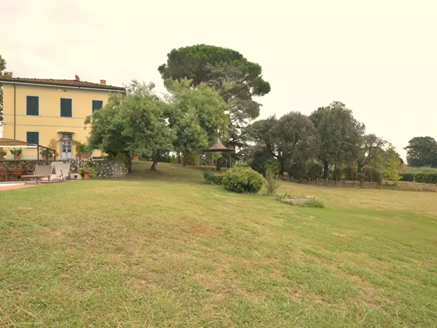 Immagine 37 di Villa in vendita  a Lucca
