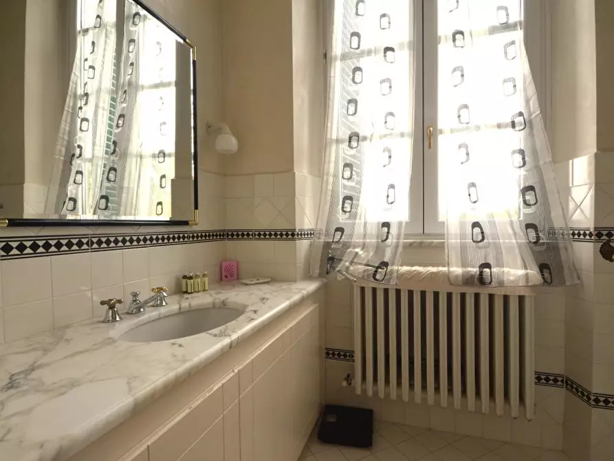 Immagine 26 di Villa in vendita  a Lucca