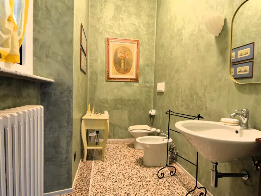 Immagine 10 di Villa in vendita  a Lucca