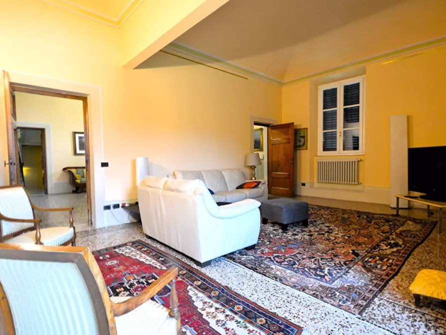 Immagine 5 di Villa in vendita  a Lucca
