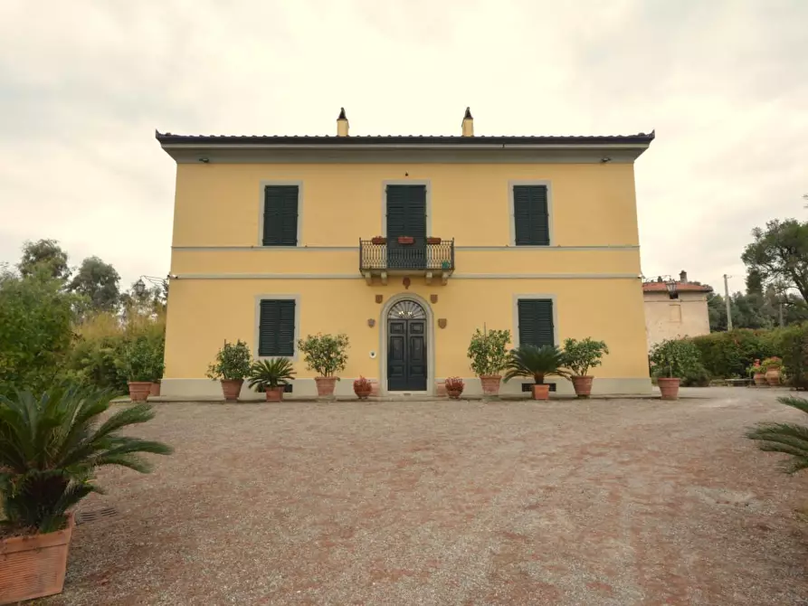 Immagine 46 di Villa in vendita  a Lucca