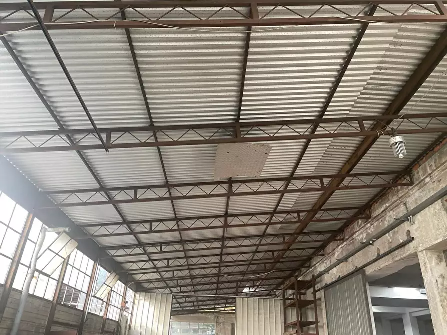Immagine 21 di Capannone industriale in vendita  a Massa