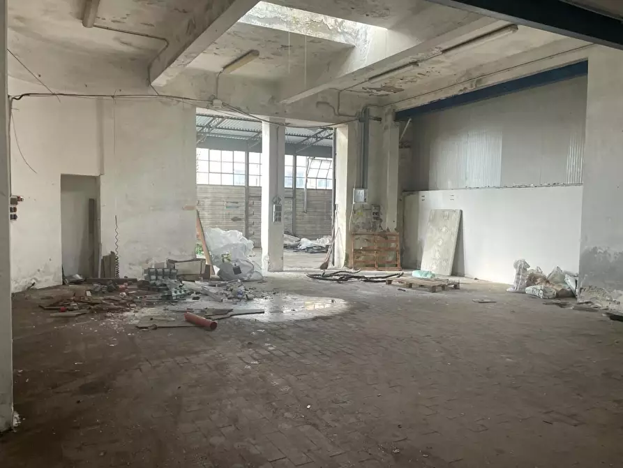 Immagine 33 di Capannone industriale in vendita  a Massa