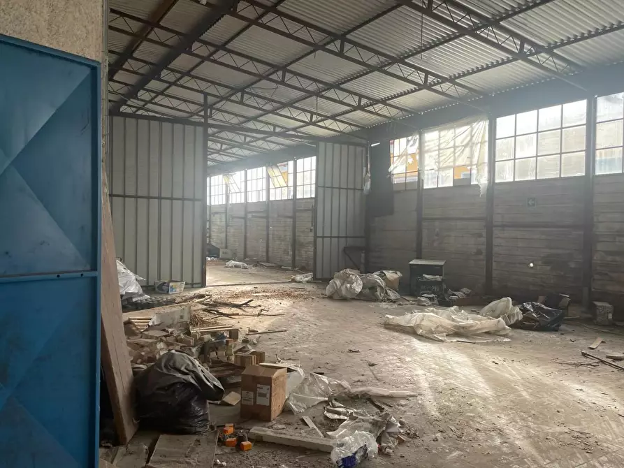 Immagine 28 di Capannone industriale in vendita  a Massa