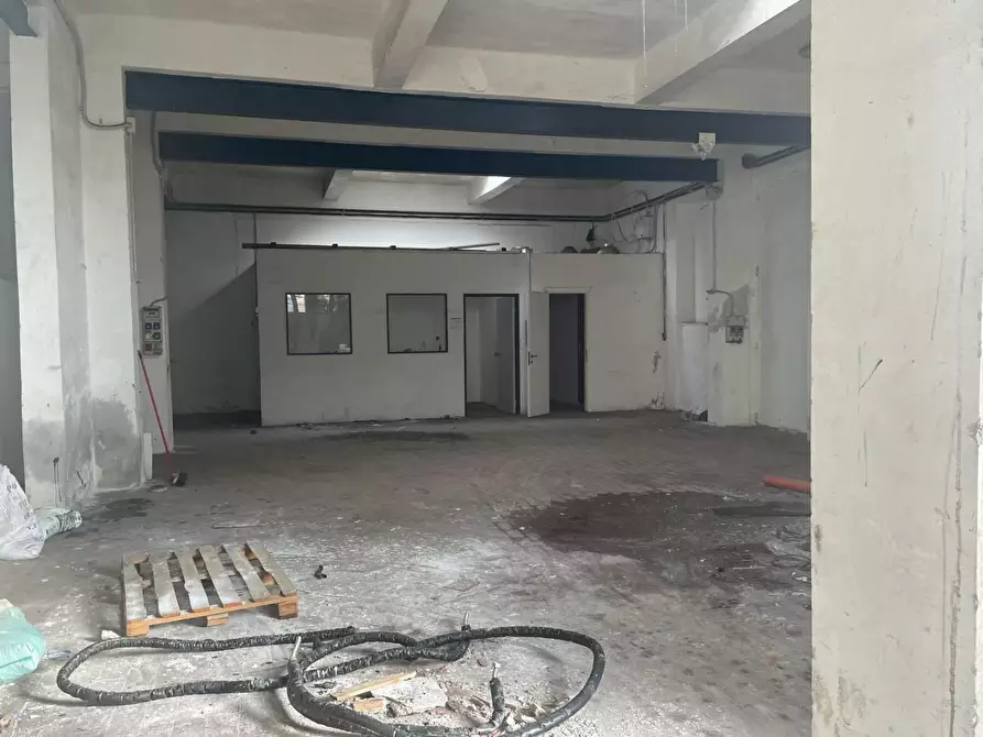 Immagine 31 di Capannone industriale in vendita  a Massa