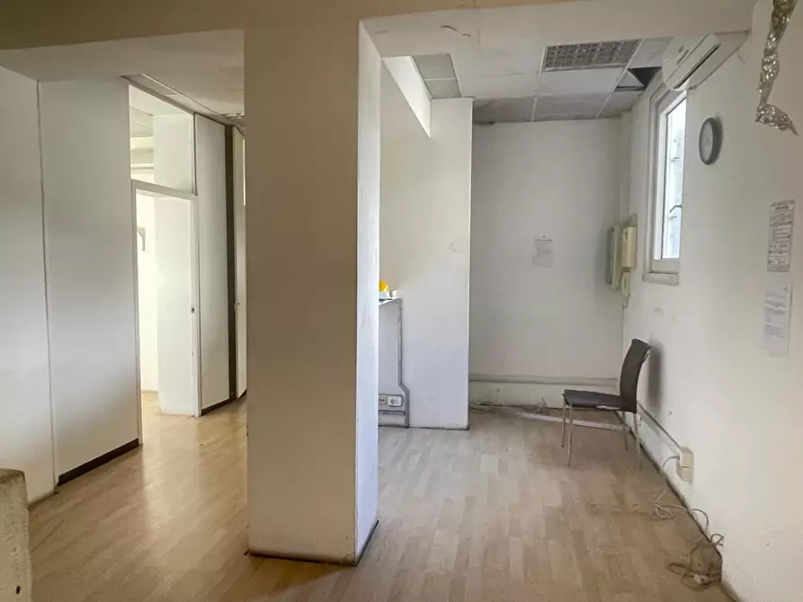 Immagine 14 di Capannone industriale in vendita  a Massa