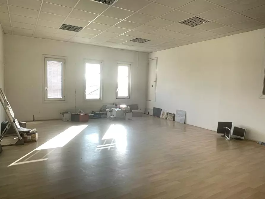 Immagine 12 di Capannone industriale in vendita  a Massa