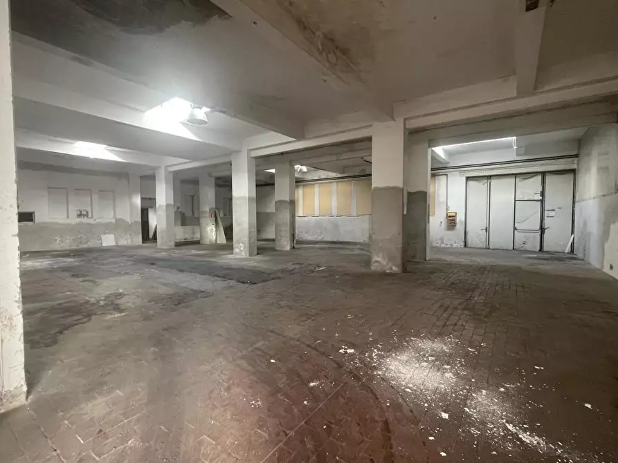 Immagine 25 di Capannone industriale in vendita  a Massa