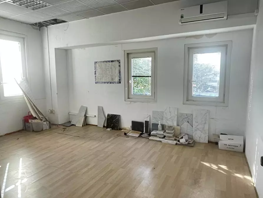 Immagine 7 di Capannone industriale in vendita  a Massa