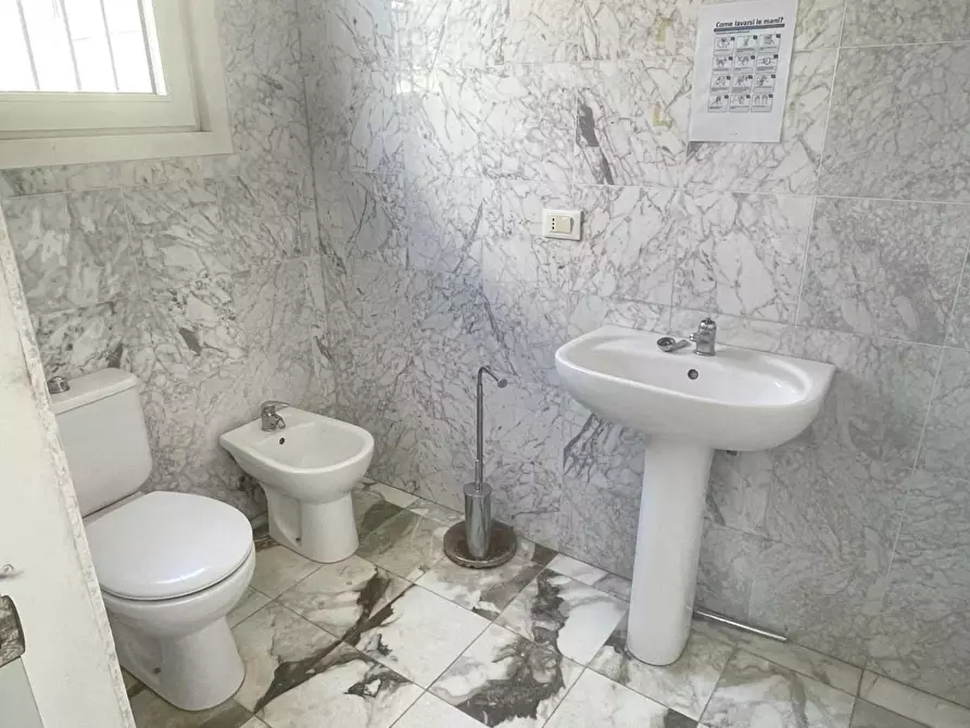 Immagine 8 di Capannone industriale in vendita  a Massa