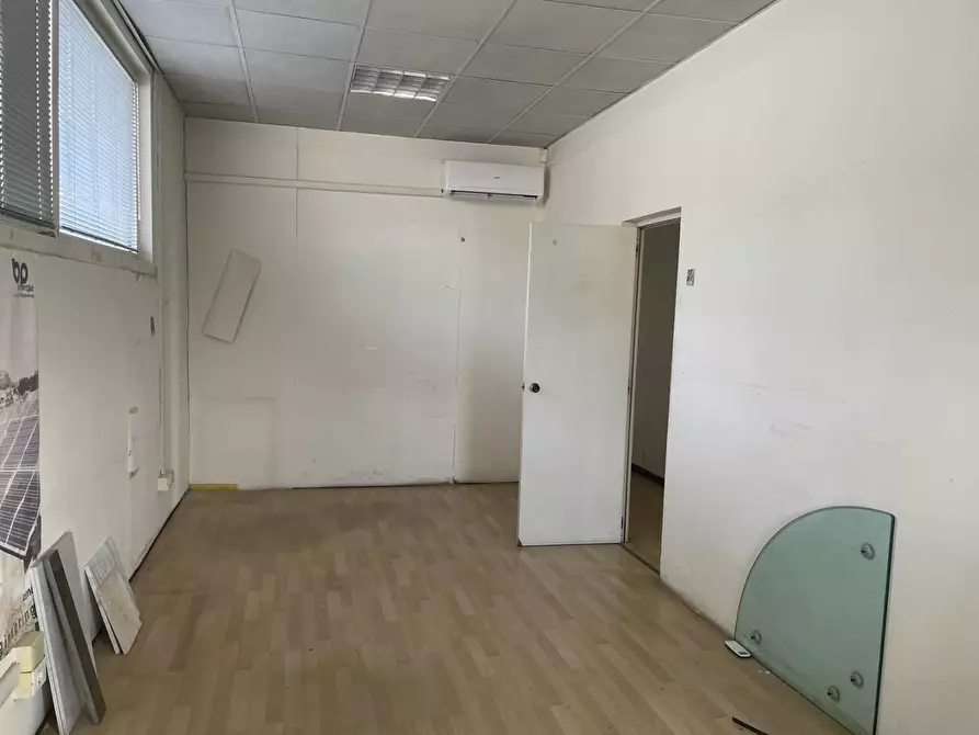 Immagine 5 di Capannone industriale in vendita  a Massa
