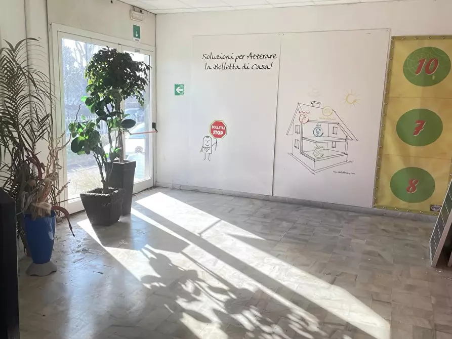 Immagine 18 di Capannone industriale in vendita  a Massa