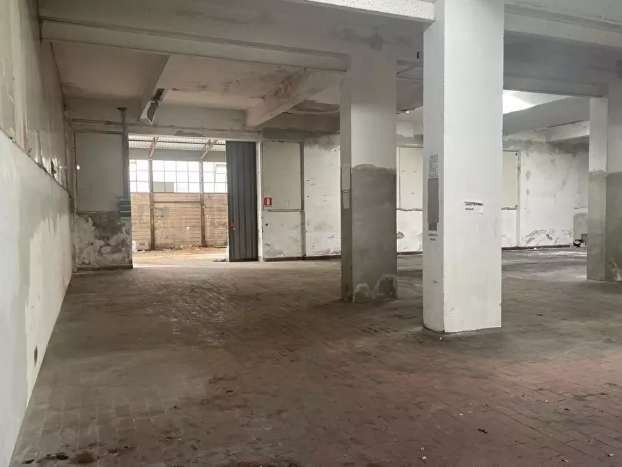 Immagine 34 di Capannone industriale in vendita  a Massa