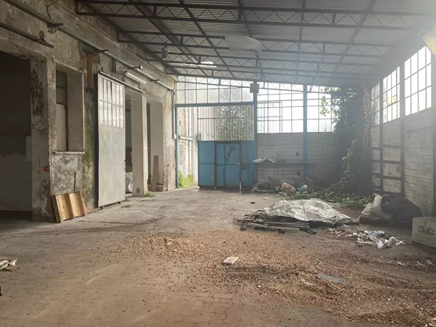 Immagine 30 di Capannone industriale in vendita  a Massa