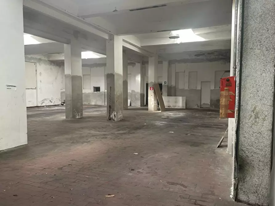 Immagine 4 di Capannone industriale in vendita  a Massa