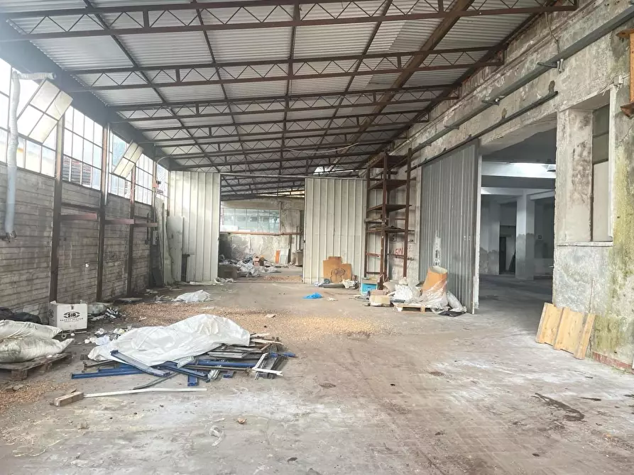 Immagine 20 di Capannone industriale in vendita  a Massa