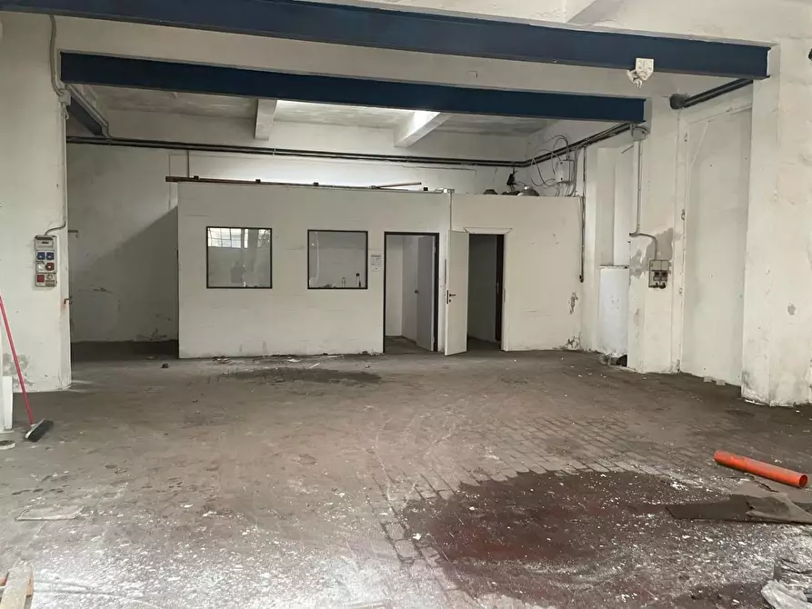 Immagine 36 di Capannone industriale in vendita  a Massa
