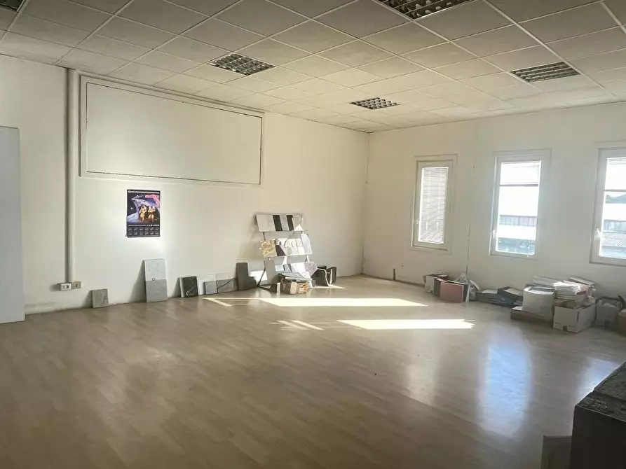 Immagine 11 di Capannone industriale in vendita  a Massa