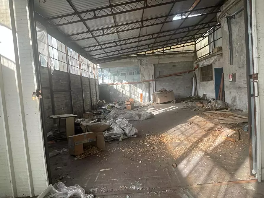 Immagine 26 di Capannone industriale in vendita  a Massa