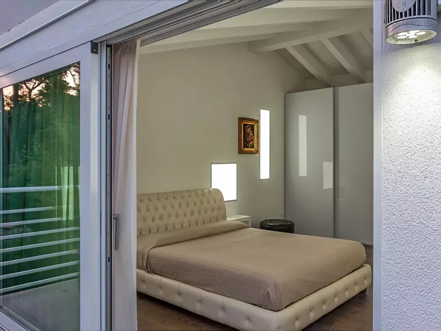 Immagine 11 di Villa in affitto  a Massa