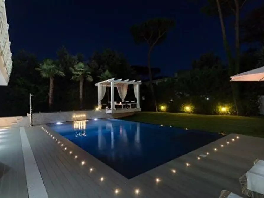 Immagine 6 di Villa in affitto  a Massa