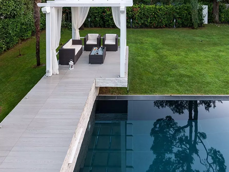 Immagine 5 di Villa in affitto  a Massa