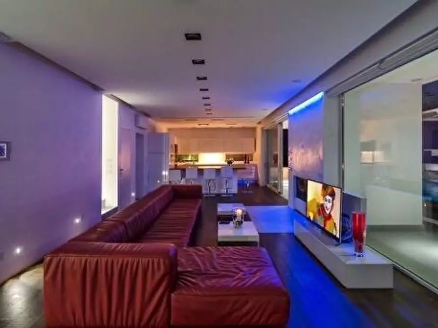 Immagine 8 di Villa in affitto  a Massa