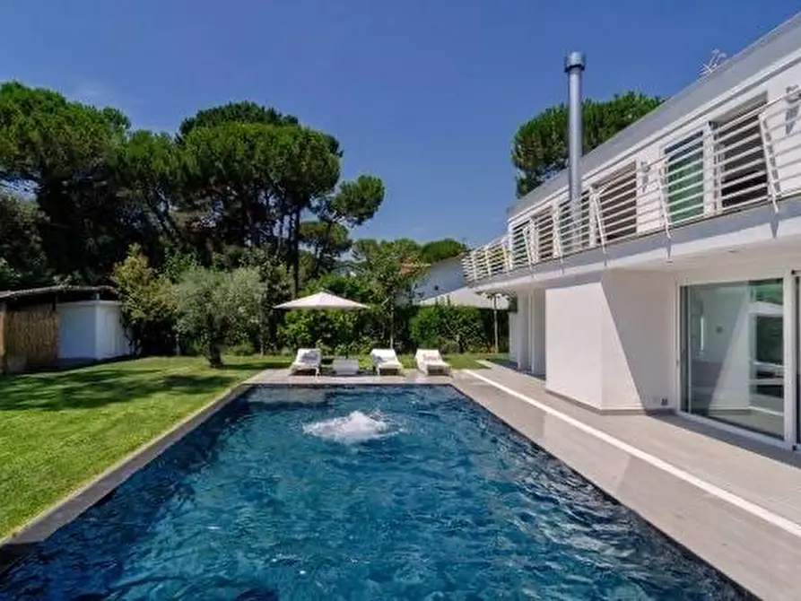 Immagine 7 di Villa in affitto  a Massa