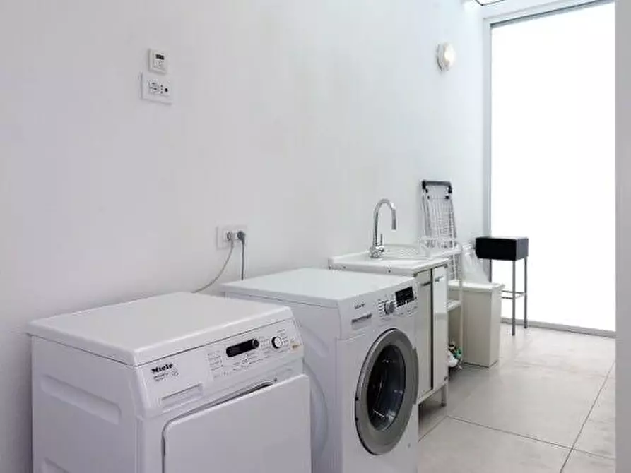 Immagine 17 di Villa in affitto  a Massa