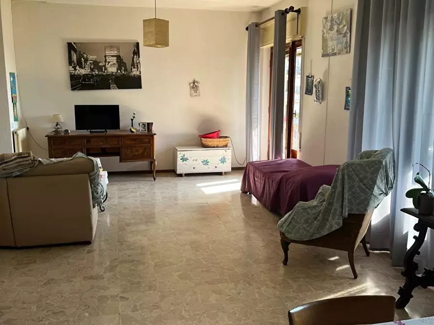 Immagine 2 di Appartamento in vendita  a Carrara