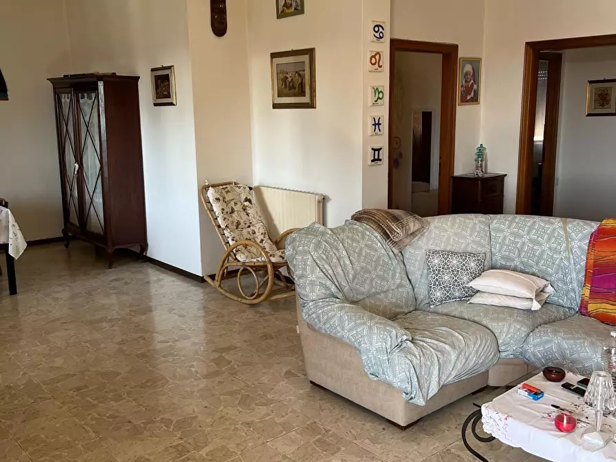 Immagine 4 di Appartamento in vendita  a Carrara