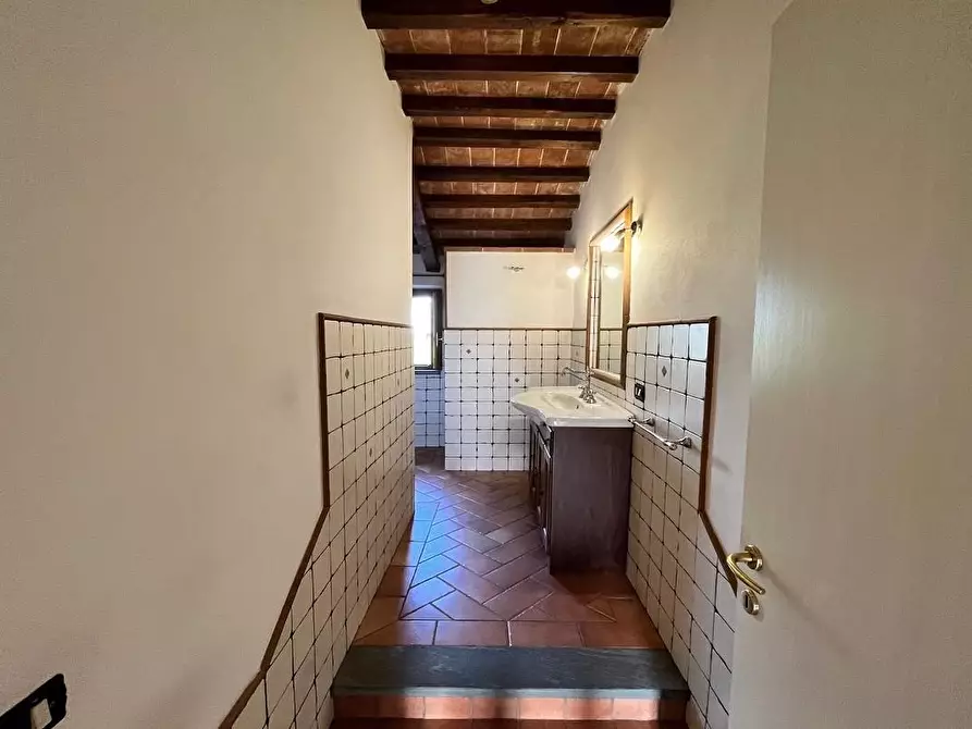 Immagine 23 di Casa colonica in vendita  a Gambassi Terme