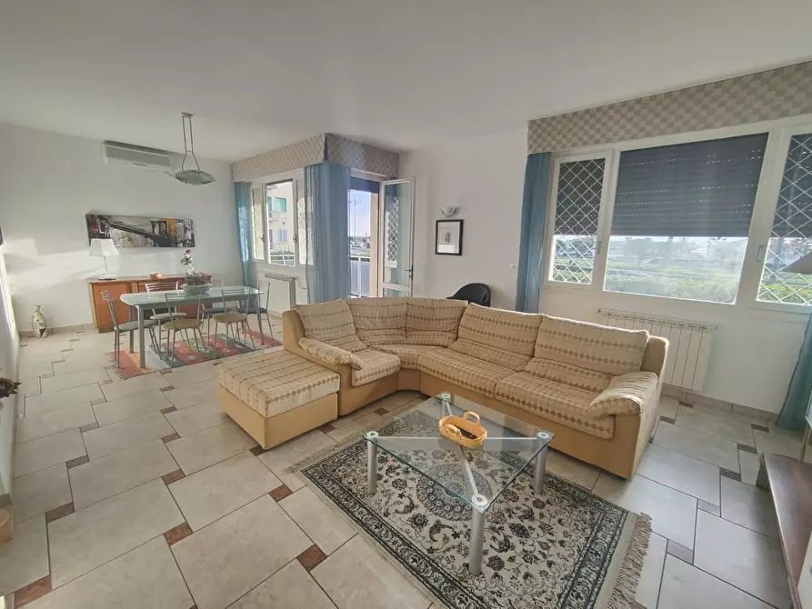 Immagine 1 di Appartamento in vendita  a Viareggio