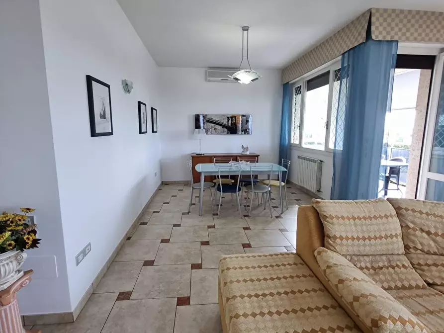 Immagine 4 di Appartamento in vendita  a Viareggio