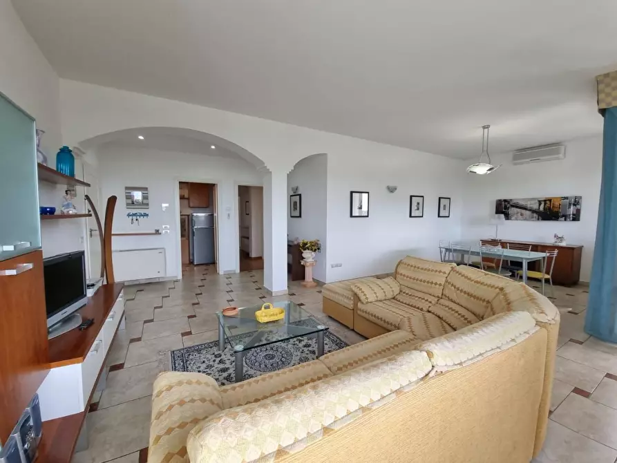 Immagine 3 di Appartamento in vendita  a Viareggio