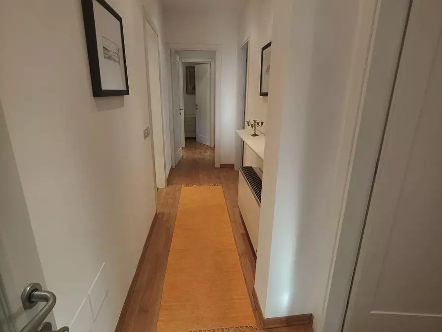 Immagine 7 di Appartamento in vendita  a Viareggio